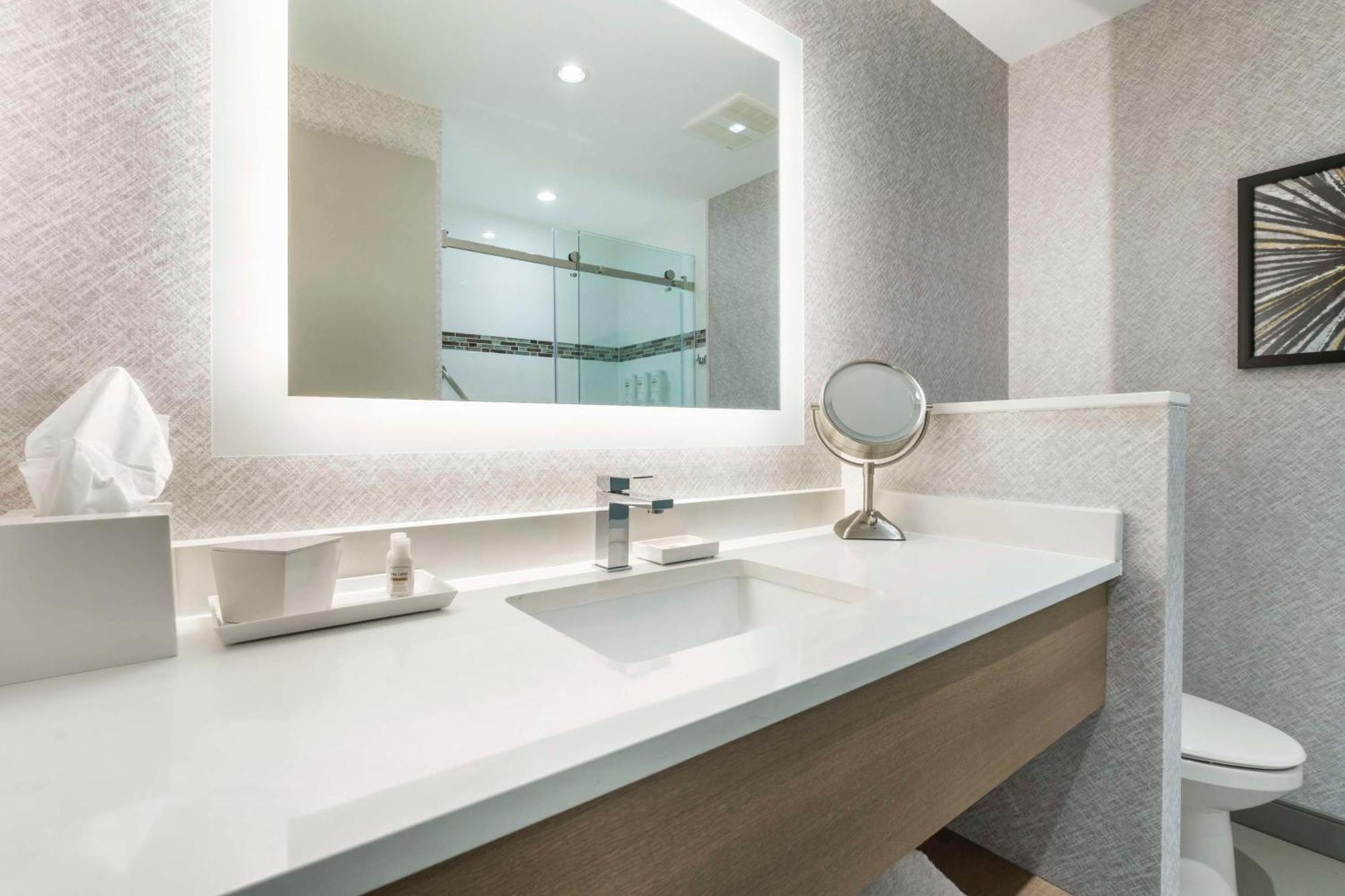 Best Western Premier Route 97 弗农 外观 照片