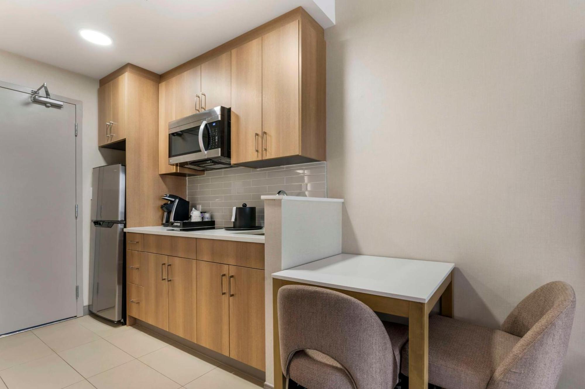 Best Western Premier Route 97 弗农 外观 照片