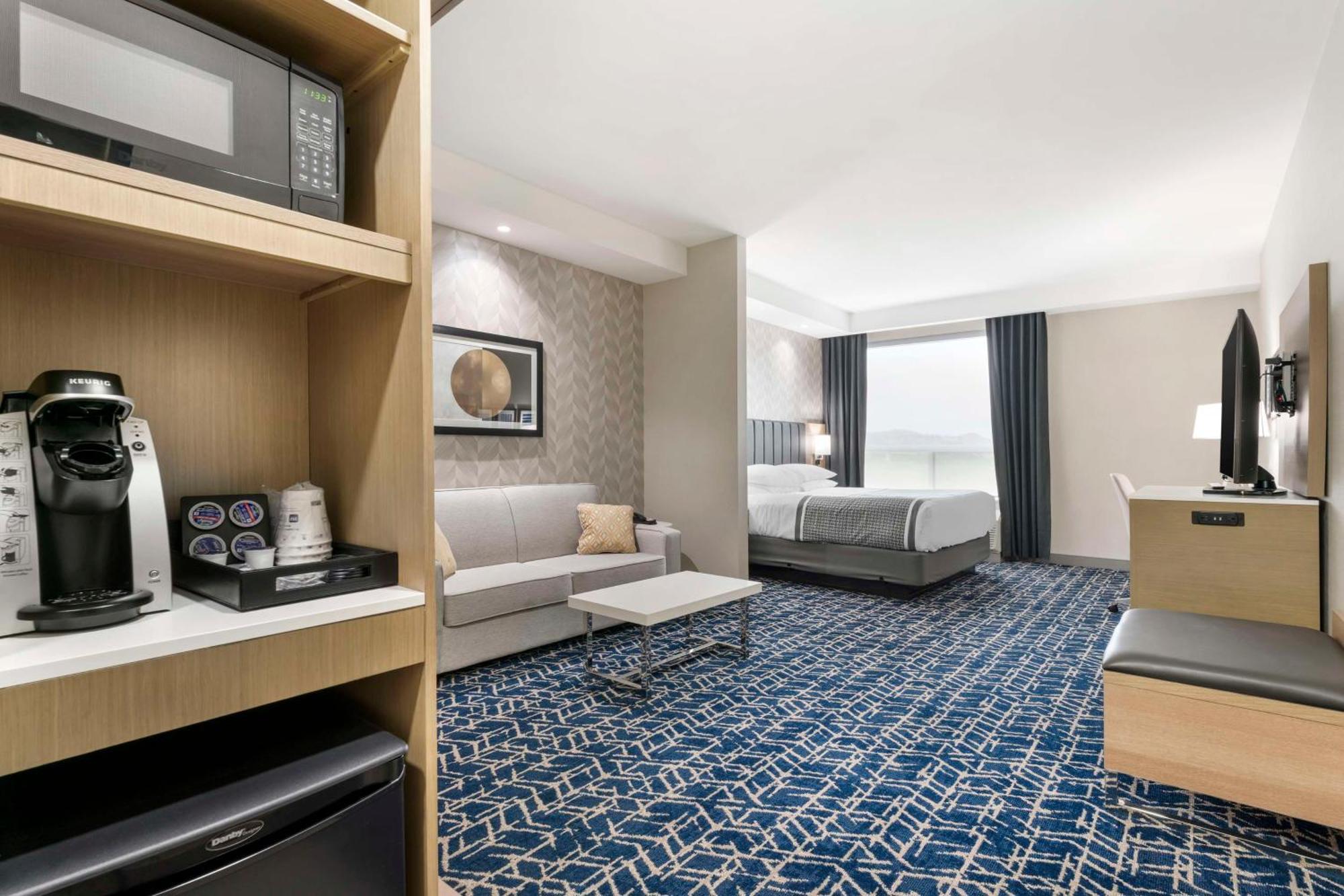 Best Western Premier Route 97 弗农 外观 照片